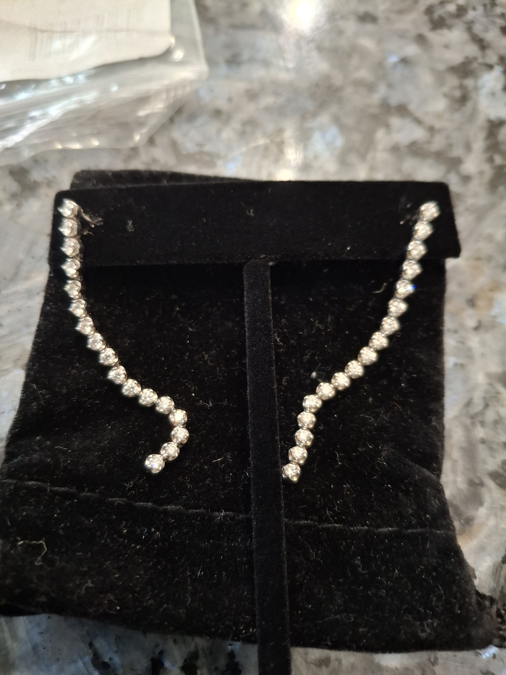 14kt White Gold with .93 cwt clean White Diamonds
